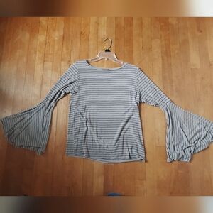 Red by Bke Bell Sleeved Top